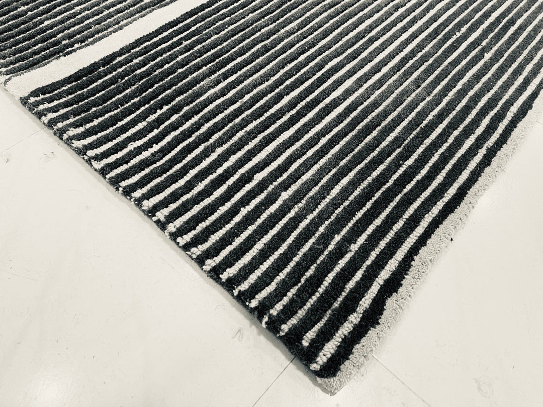 ARIA Viper Modern Rug 100% Wool Black/Ivory Hand Tufted Rug