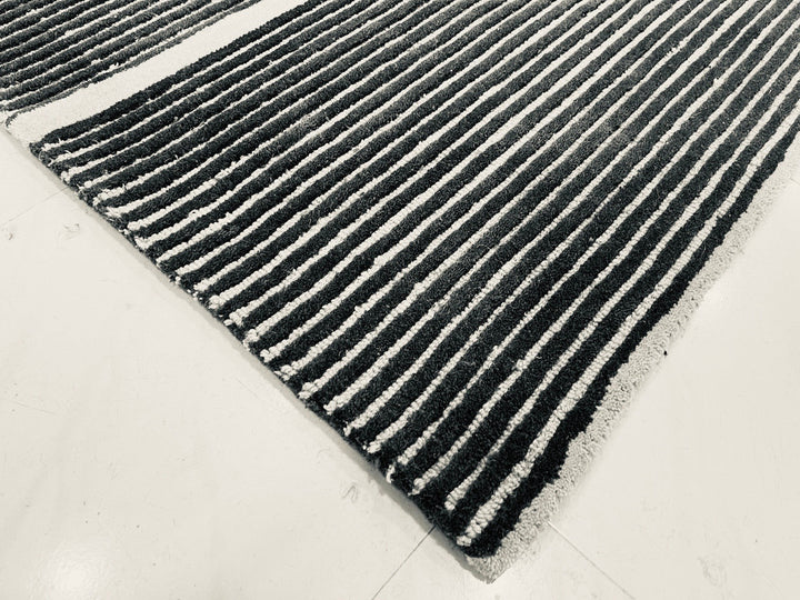 ARIA Viper Modern Rug 100% Wool Black/Ivory Hand Tufted Rug