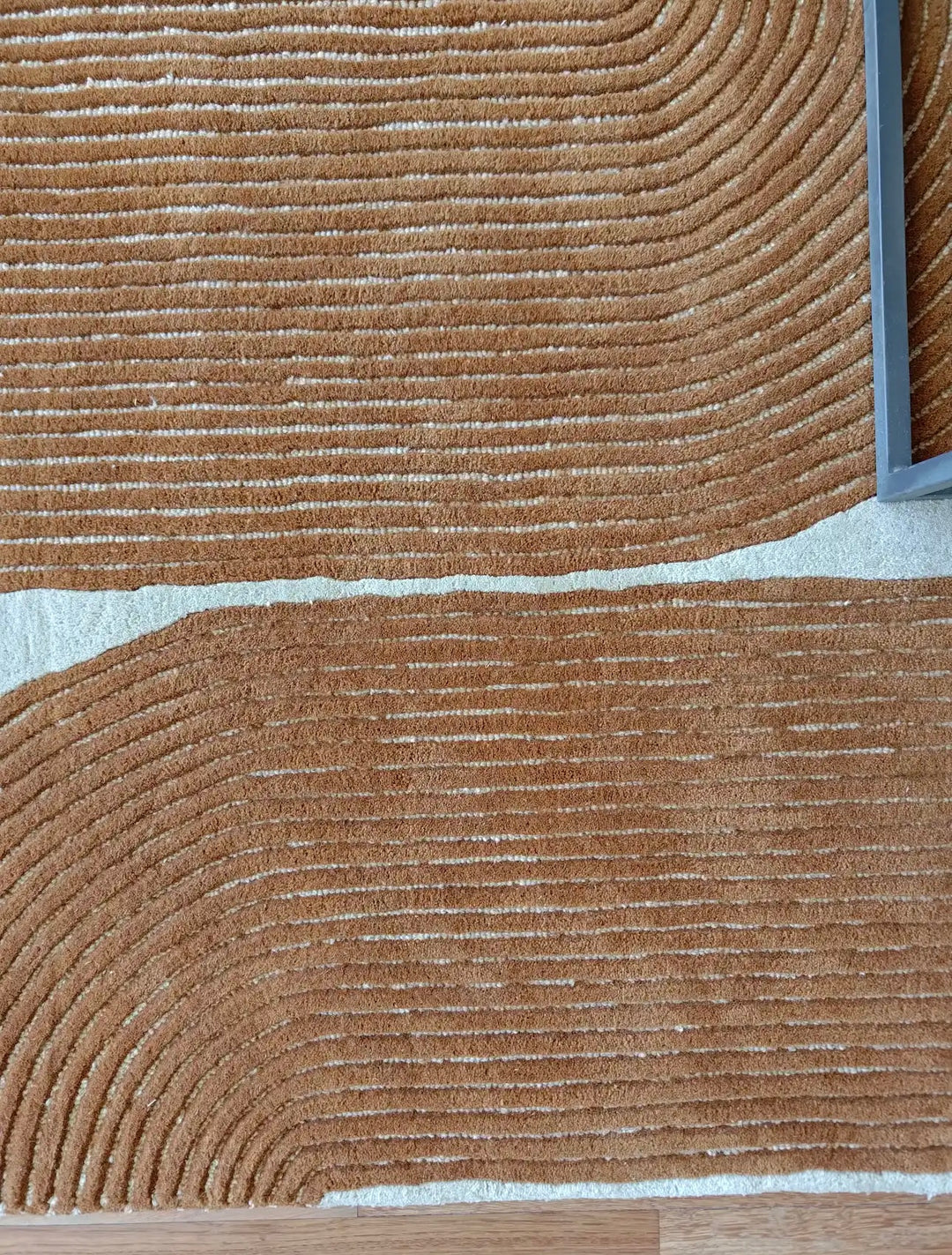 ARIA Viper Modern Rug 100% Wool Gold color Hand Tufted Rug