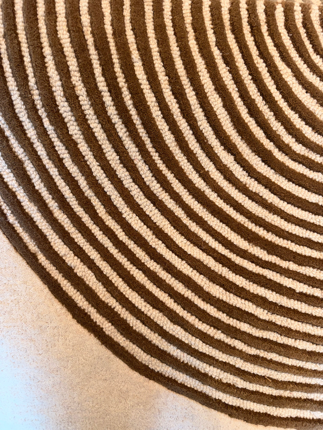 ARIA Viper Modern Rug 100% Wool Mocha Meander Hand Tufted Rug