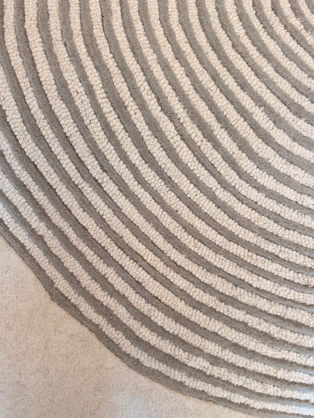 ARIA Viper Modern Rug 100% Wool Grey and Ivory Hand Tufted Rug