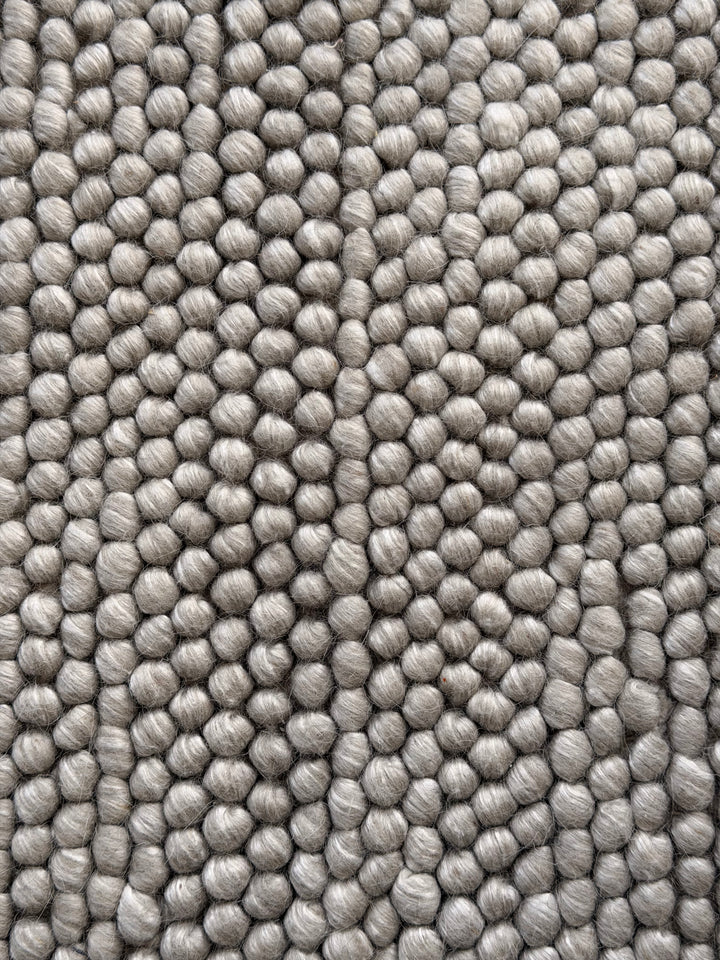 Pebbles Silver and Ivory Color Hand-Woven Wool Rug
