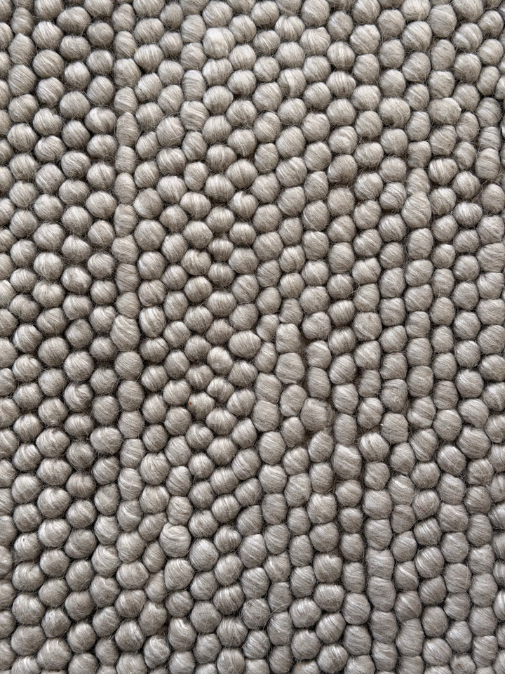 Pebbles Silver and Ivory Color Hand-Woven Wool Rug