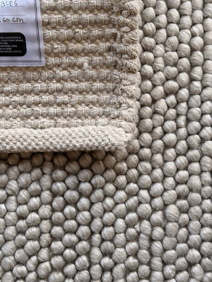 Pebbles Silver and Ivory Color Hand-Woven Wool Rug